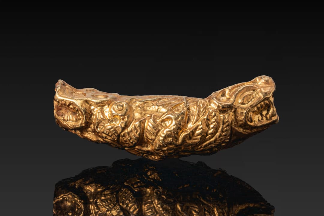 SCYTHIAN GOLD PENDANT WITH ZOOMORPHIC FINIALS