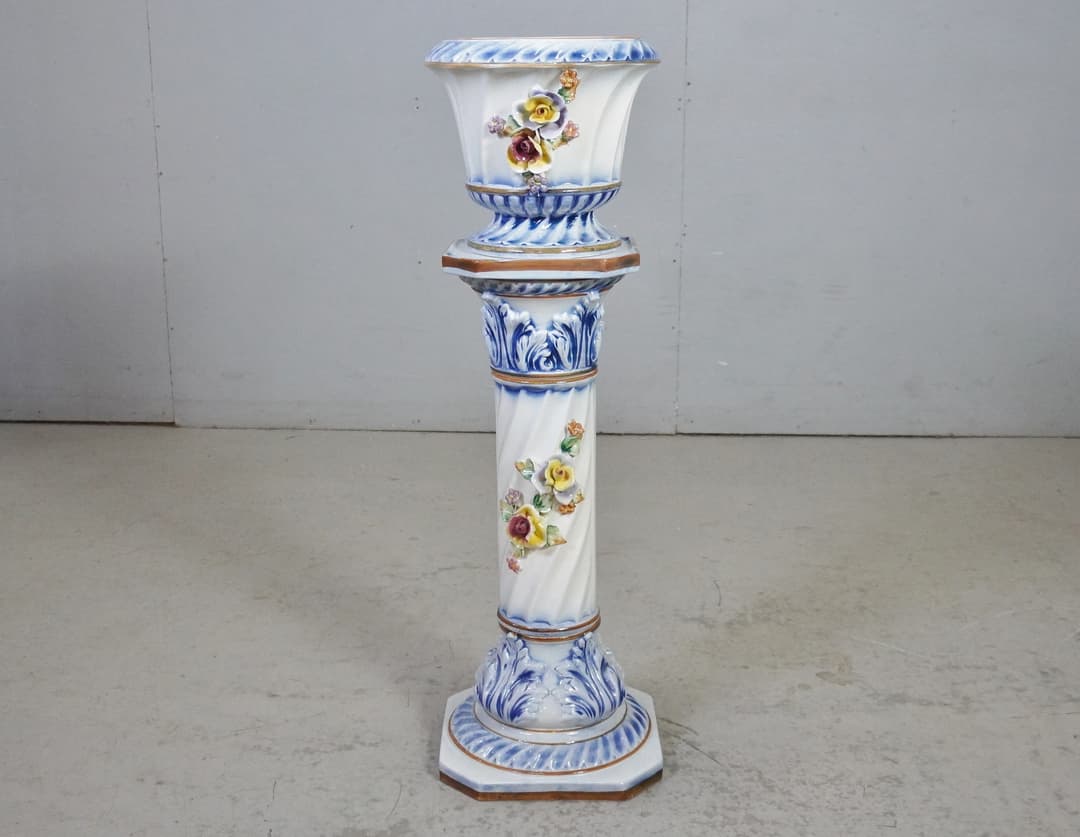 Piedestal med ytterfoder, 1900-tal