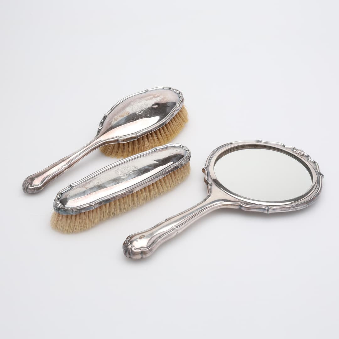 TOILETTESET, 3 DELAR, silver, borst, trä och glas. Wilhelm T. Binder