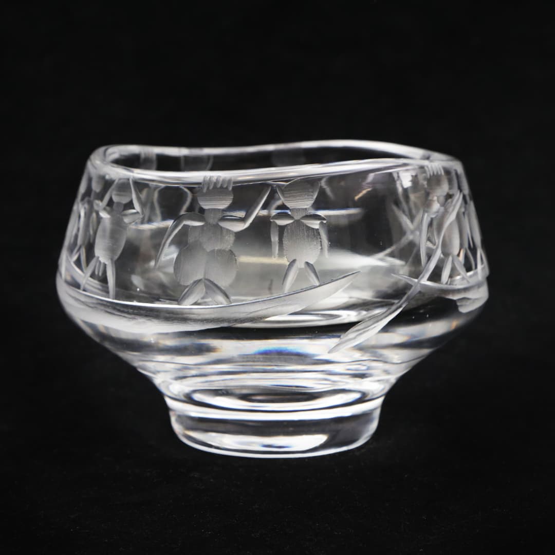 ERIK HÖGLUND. SKÅL, glas, graverad, människor i båtar, signerad-.