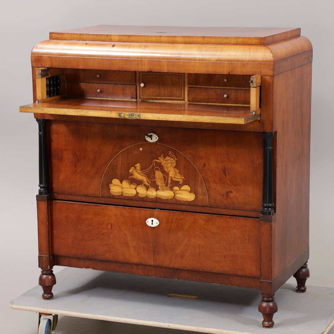 SEKRETÄR med intarsia, empir, 1800-tal.