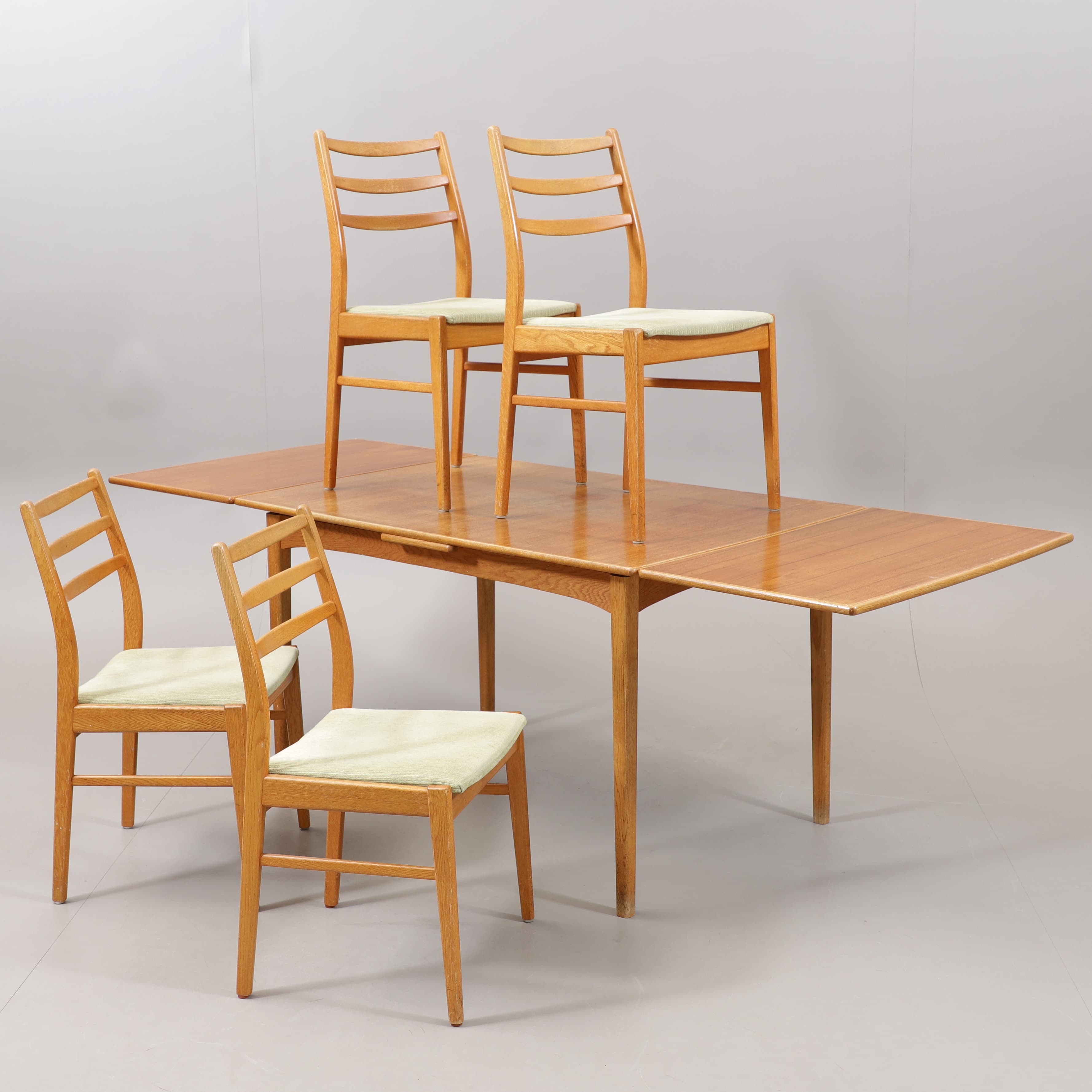 YNGVAR SANDSTRÖM. Matgrupp, 5 delar, "Tokyo", Trivaserien, 1960-tal.
