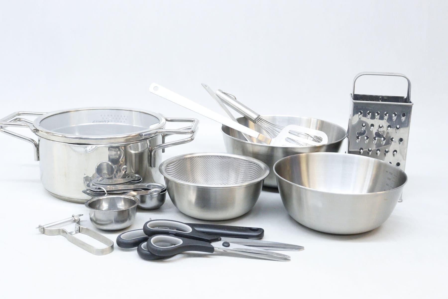 Parti rostfritt husgeråd