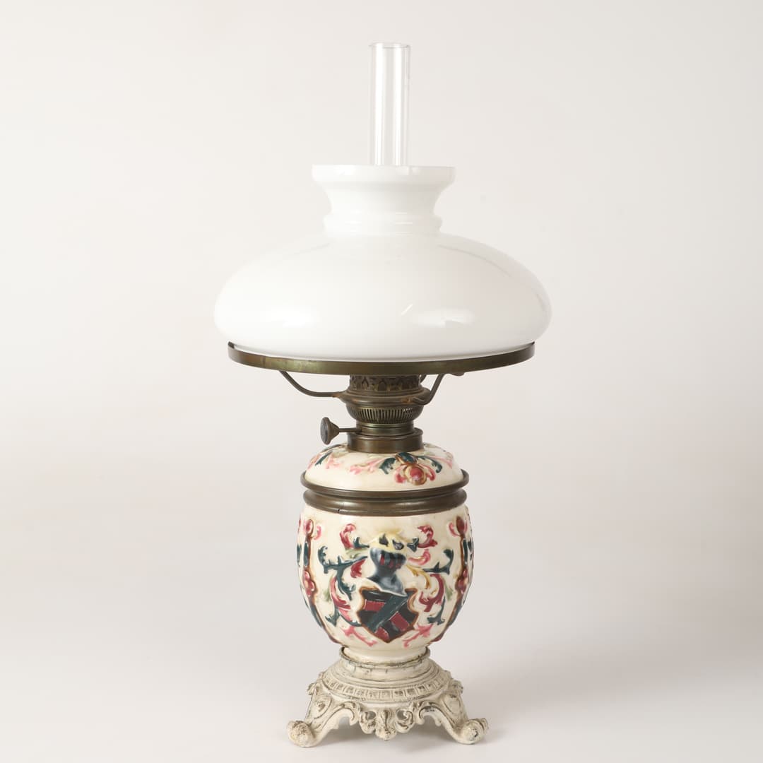 BORDSFOTOGENLAMPA, majolika/glas/målad metall, sekelskiftet 1800/1900.
