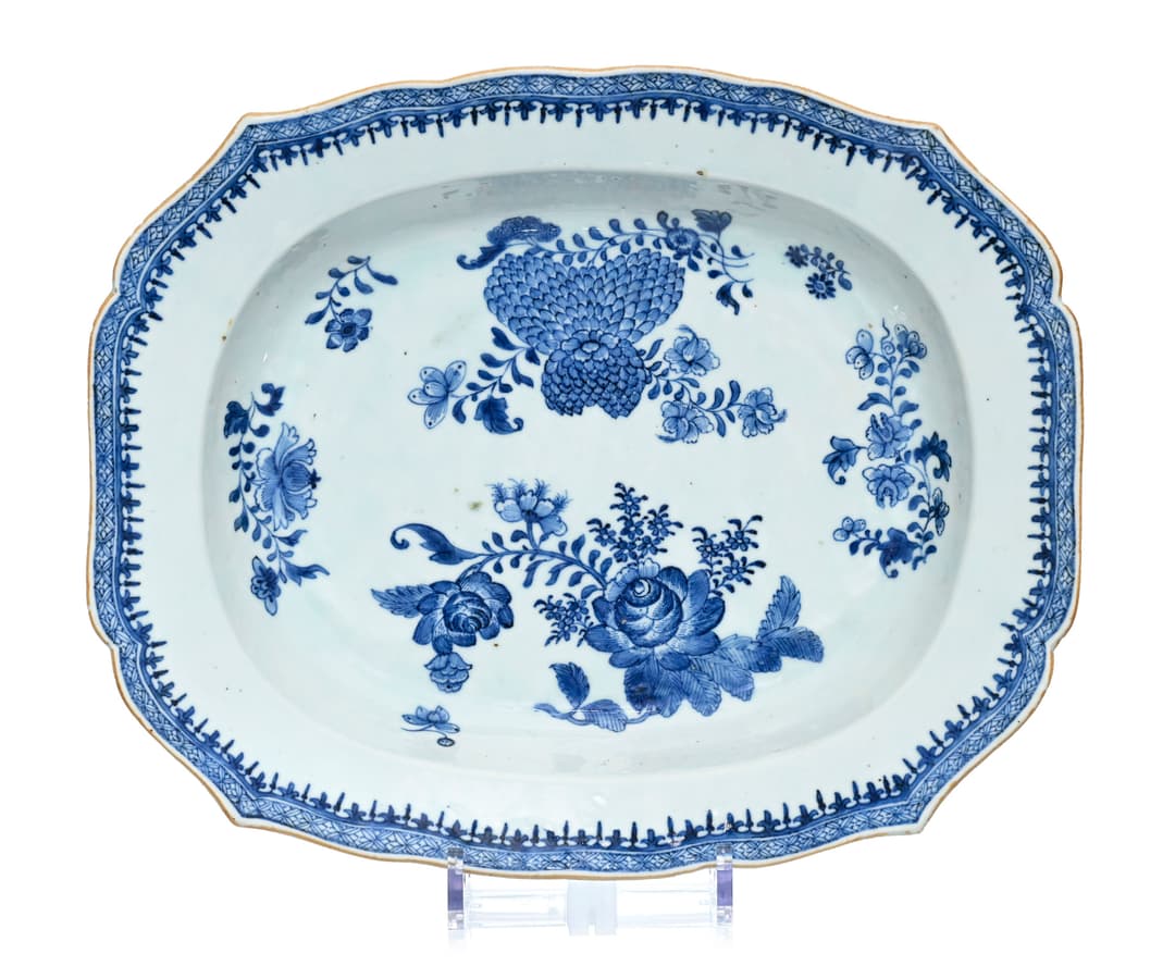 Présentoir creux polylobé en porcelaine, Chine, dynastie Qing, décor