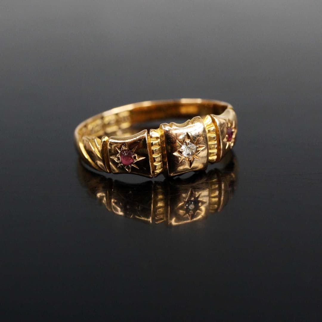 Lot 2009 - A late Victorian 15ct yellow gold dress