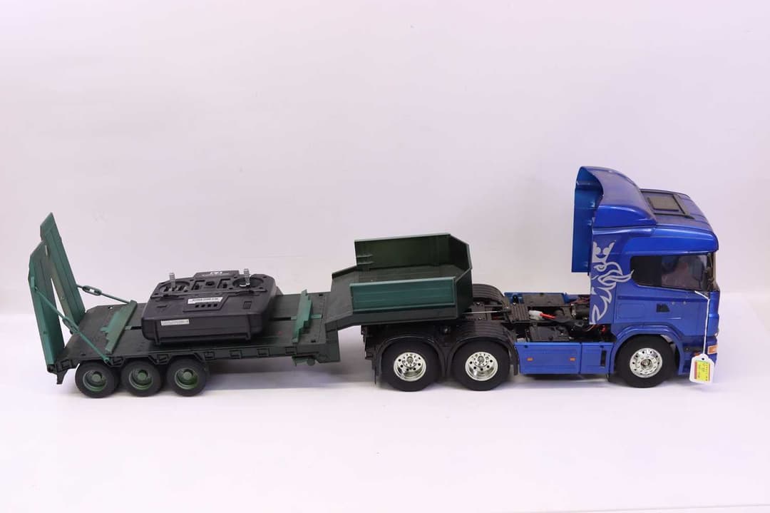 Lot 5 - Tamiya plastic and radio-controlled kit built