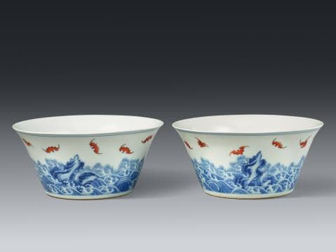 A pair of polychrome 'bats' bowls. Qing dynasty (1644-1912). 19th century