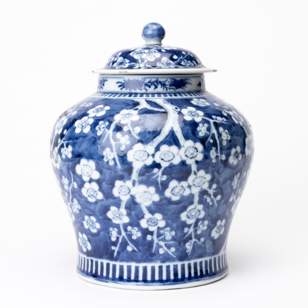 LOCKURNA, prunus, porslin, Qing, Kina, bär Chenghua märkning, 1800-tal.