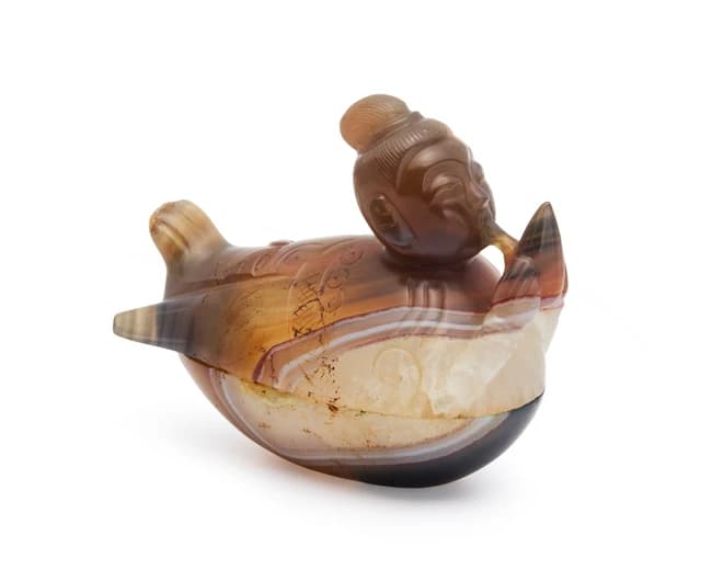 A Chinese agate 'kinnara' box and cover Qing dynasty...