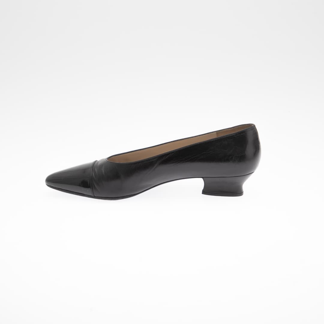 CHANEL. Pumps, schwarzes Leder, Größe 41,5.