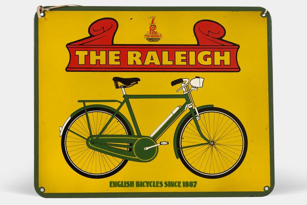 THE RALEIGH. " English bicycles since 1887". Plaque publicitaire en