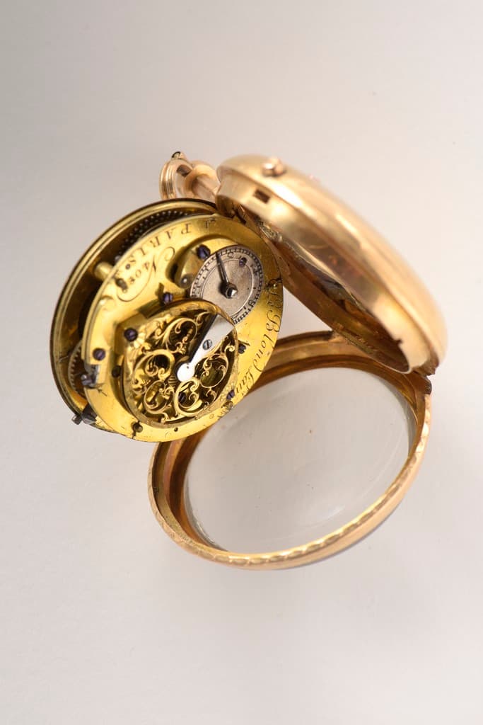 Montre oignon en or jaune 18 carat (poincon hibou), cadran émaillé