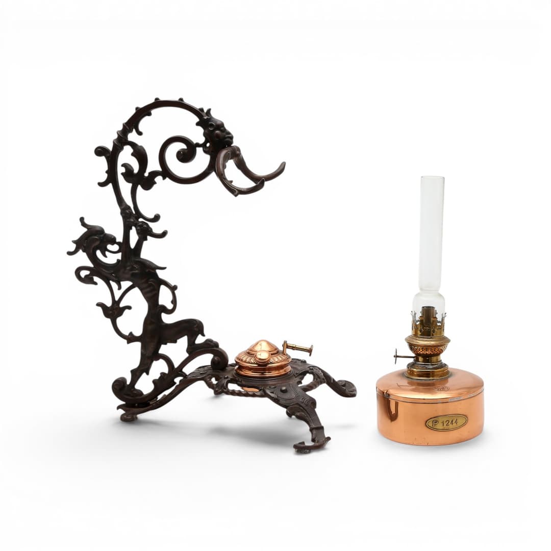 Table oil lamp and samovar support in cast iron and copper, early 20th Century.