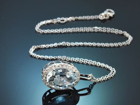 Klassischer Diamant Aquamarin Anhänger mit Kette aus Weißgold 585