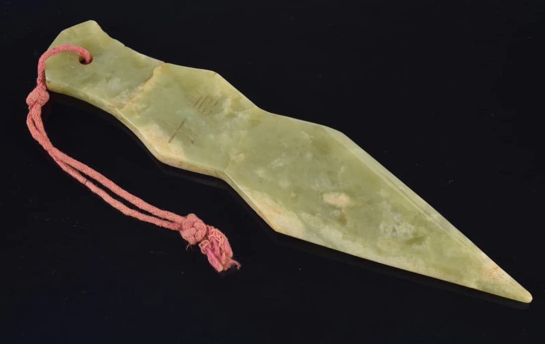 Chinese carved jade ceremonial dagger, early 20th century. Beveled