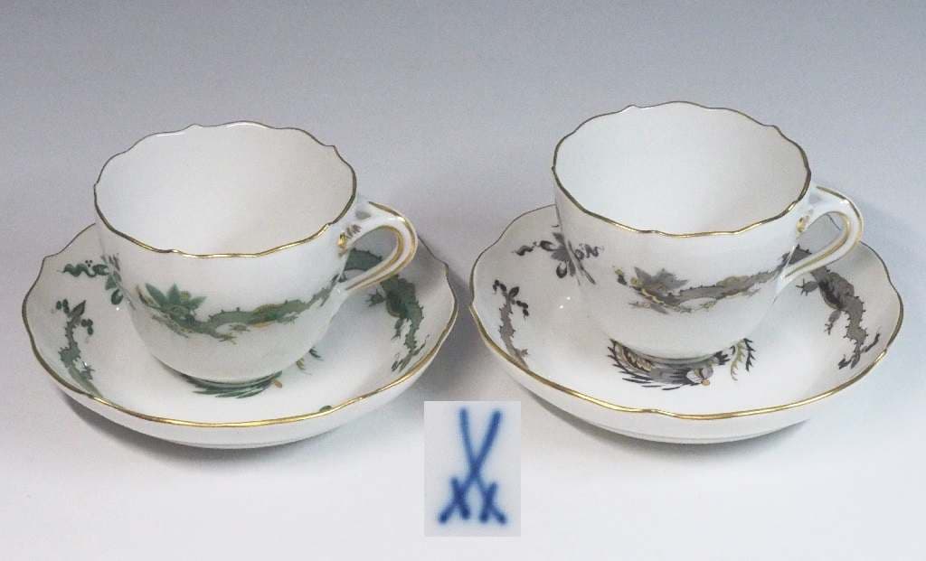 Zwei Moocatassen, Untertassen. "Reicher Drache/Hofdrache", MEISSEN