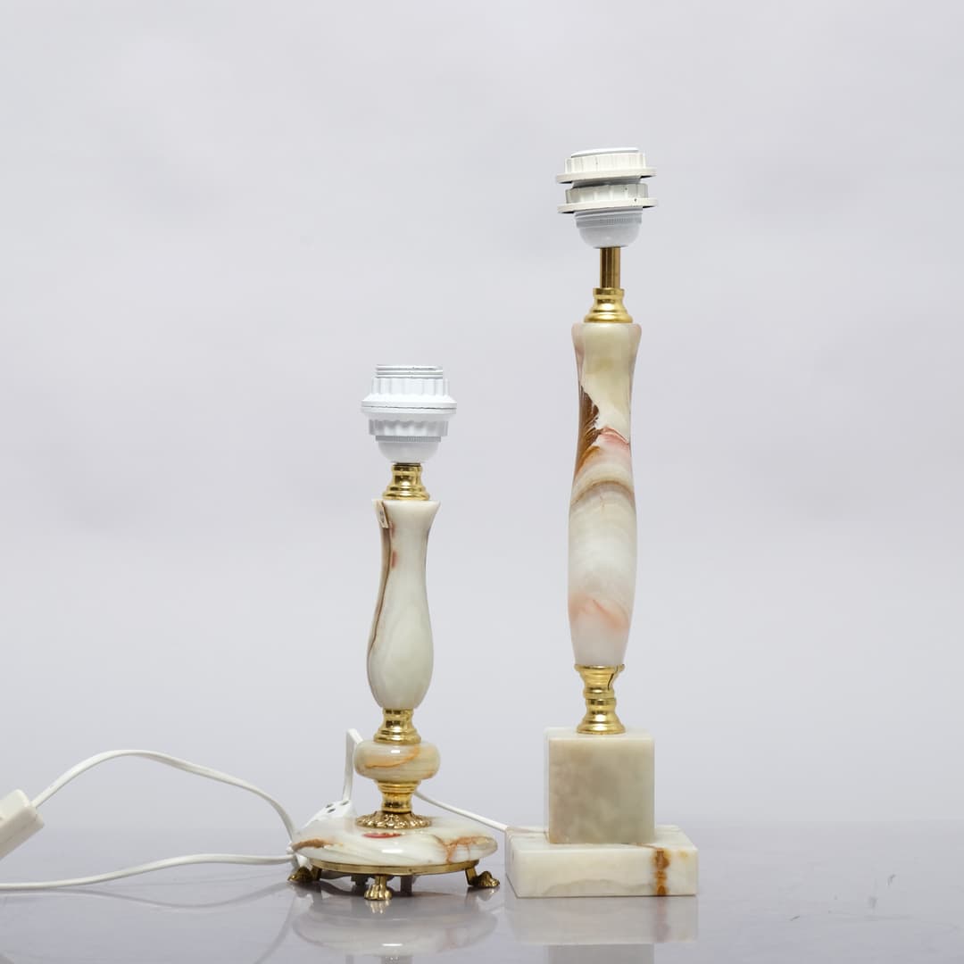 BORDSLAMPOR, Alabaster, 2 stycken.