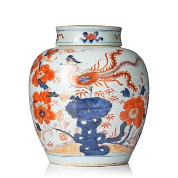 An imari jar with cover, Qing dynasty, 18th century.