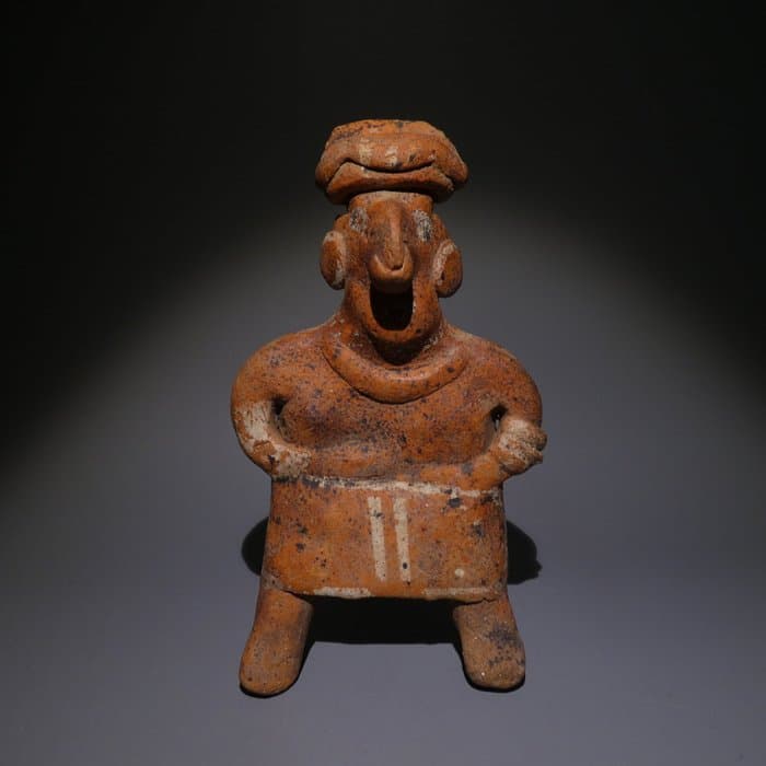 Nayarit, Costa Oeste de México, 100 a. C. - 200 d. C. Terracota Figura. 22,5 cm. H. Bonitos colores. Licencia de Importación española.