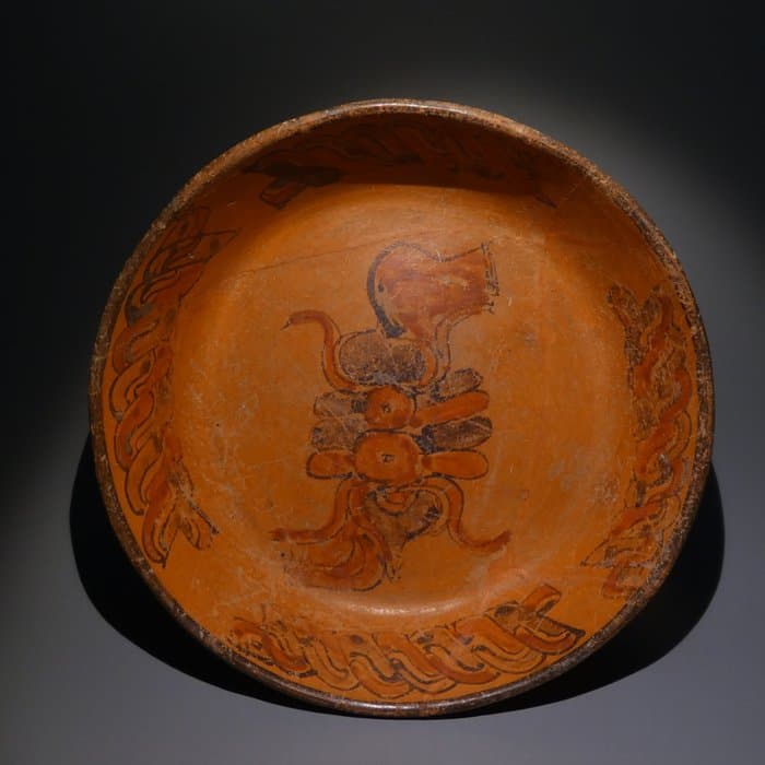 Maya, Terracota Recipiente en forma de plato con glifos. Diámetro 24 cm. 600-900 d.C. Licencia de Importación