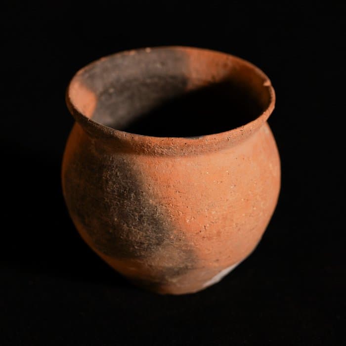 Período fenicio-griego Terracota Jarrón globular, 8 cm -Perteneciente al Museo Ifergan-