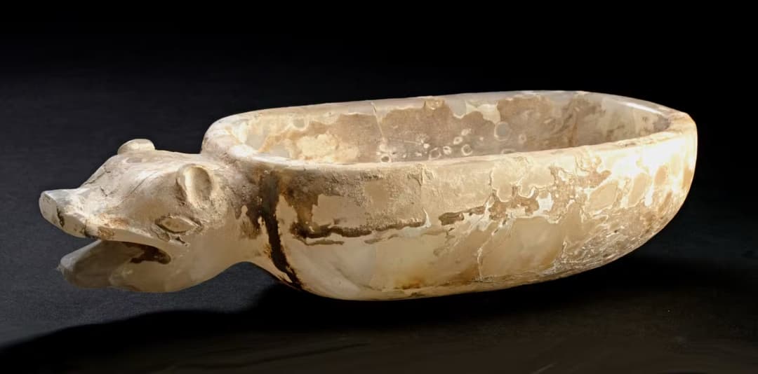 Rare Mixtec Alabaster Jaguar Effigy Bowl - Projecting Head, Curled Tail