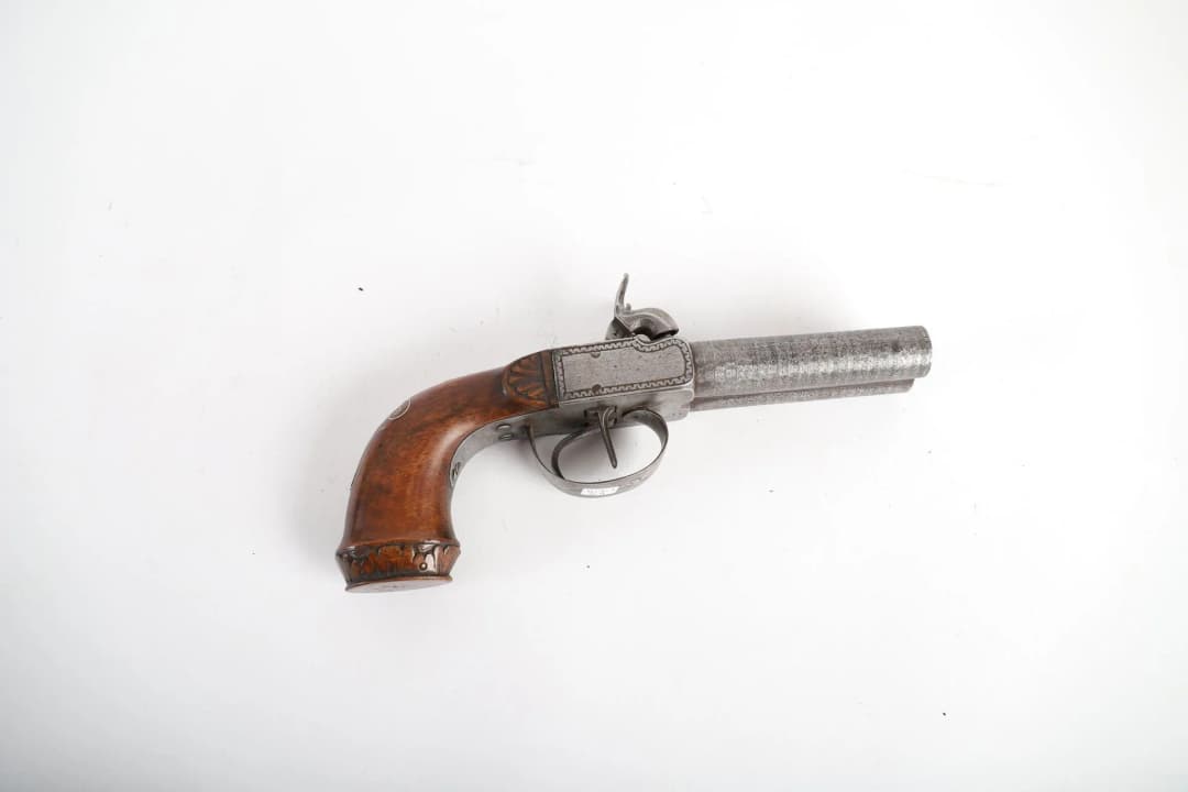 STRONG DOUBLE-BARRELLED PERCUSSION CAP PISTOL. - Lot 58