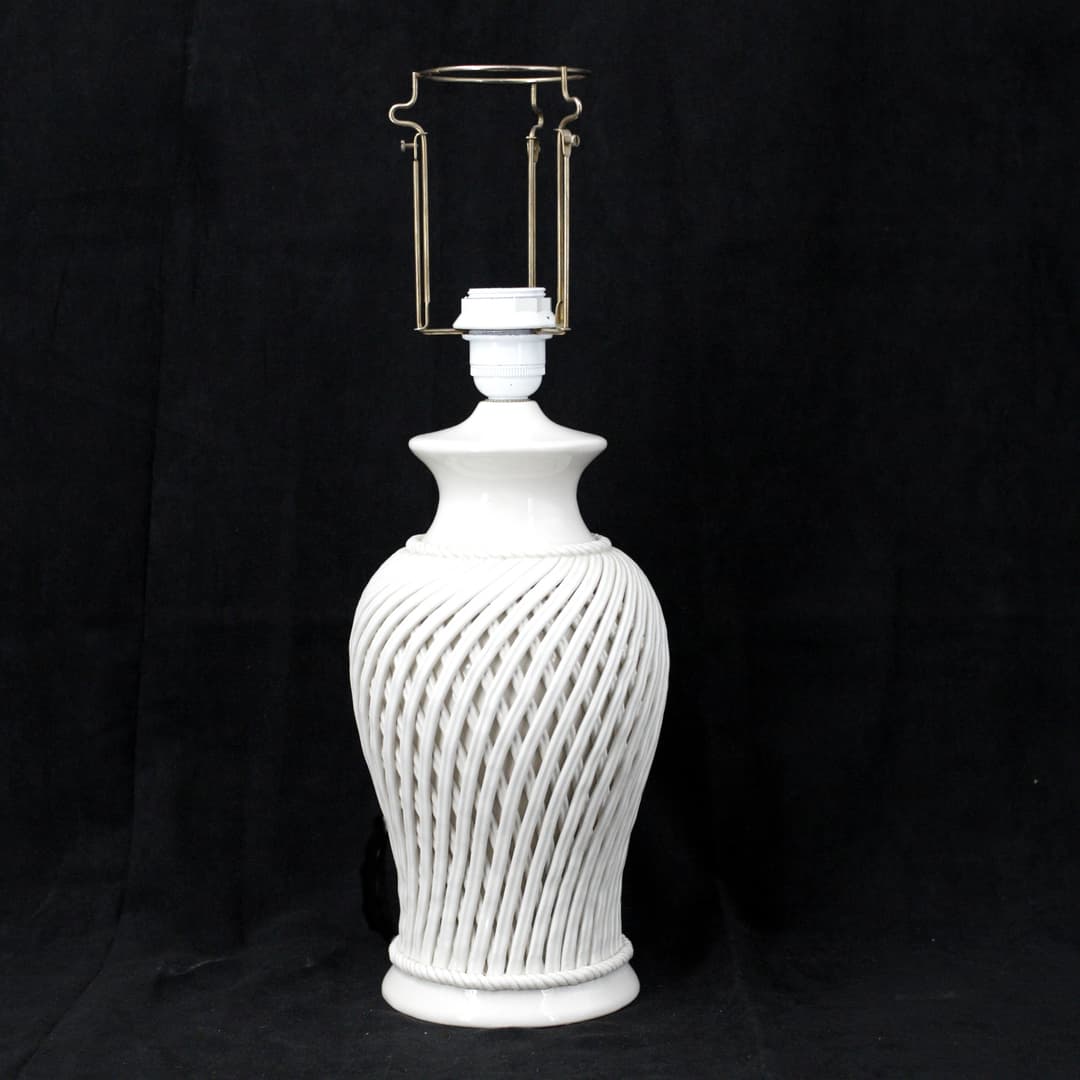 BORDSLAMPA, vitglaserat stengods, möjligen Italien.