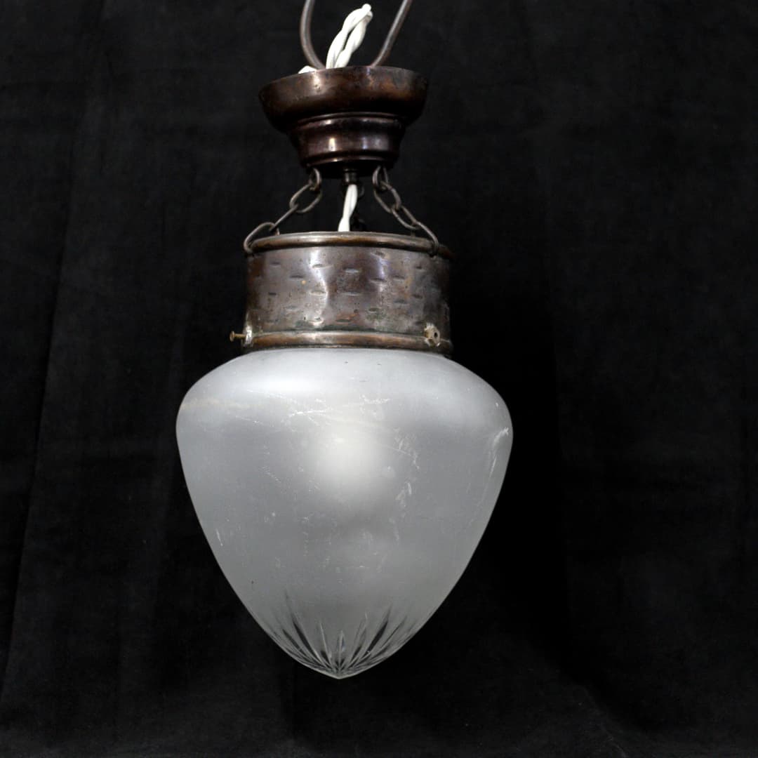 TAKLAMPA, koppar, kupa av glas med slipad dekor, jugend, tidigt 1900-tal.