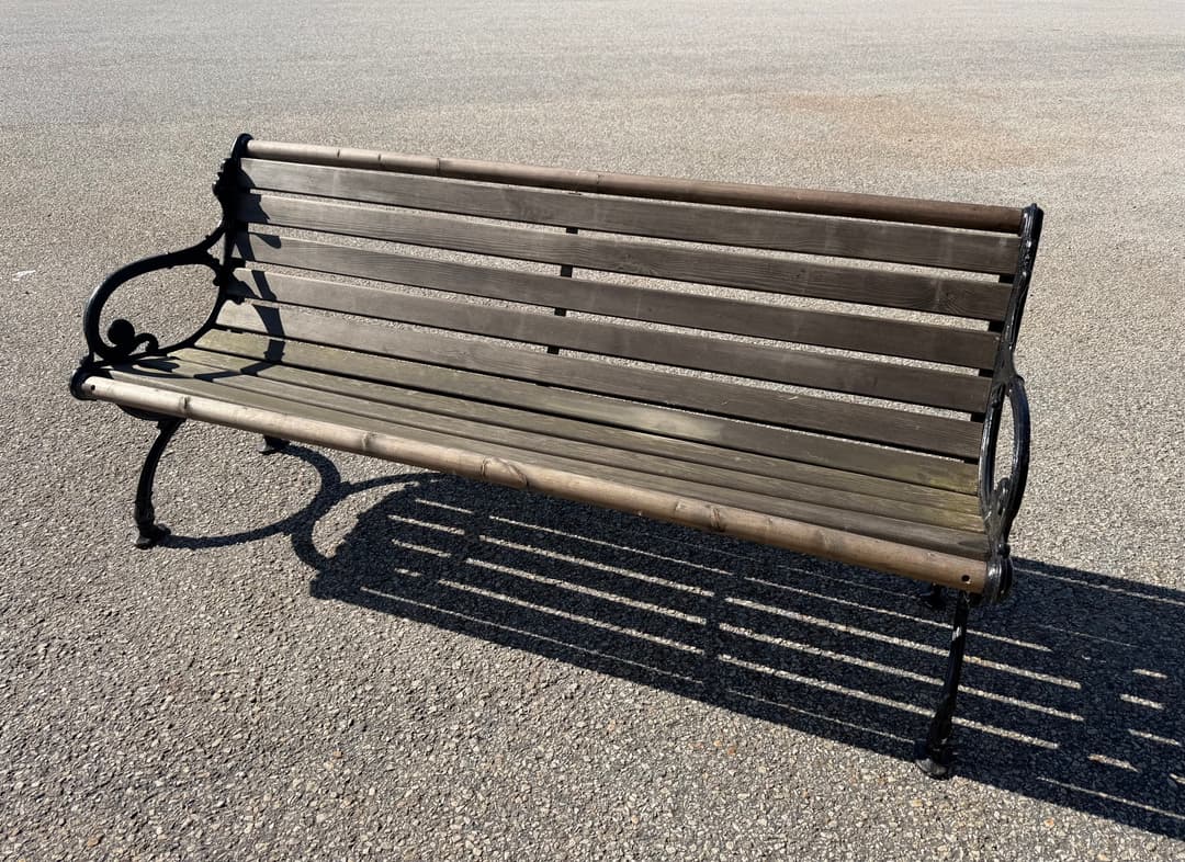 Banco del parque, aluminio/madera, Norrahammar Bruk.