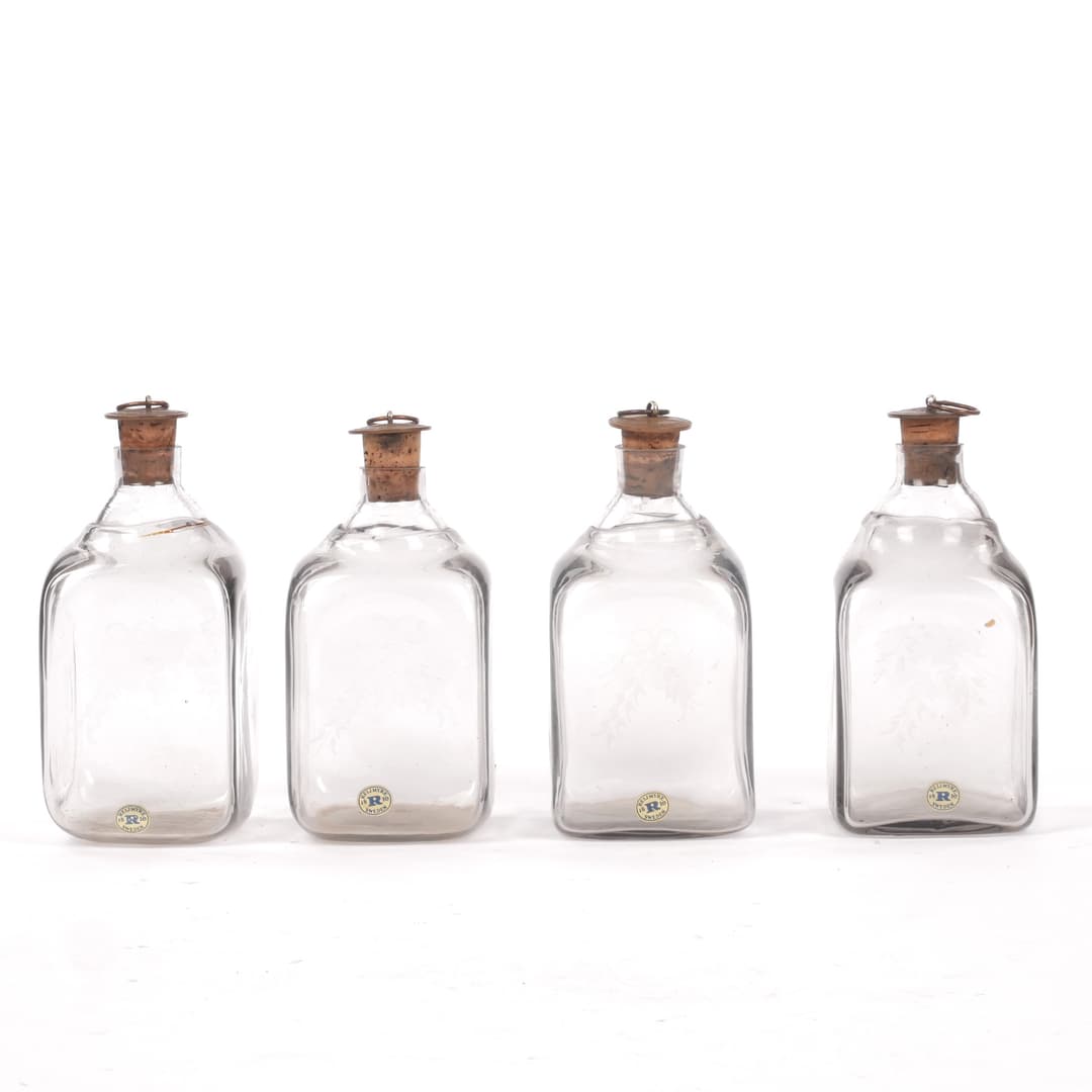 SNAPSFLASKOR, 4 st, Reijmyre, glas med etsad dekor, 1900-tal.