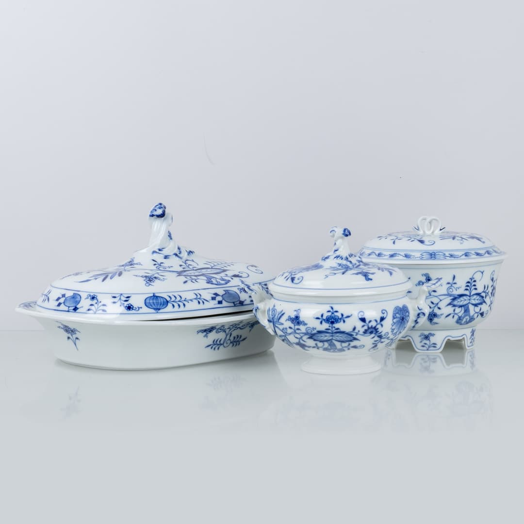 TERRINAS, 3 piezas, porcelana, patrón cebolla, Meissen, Alemania, 1900s