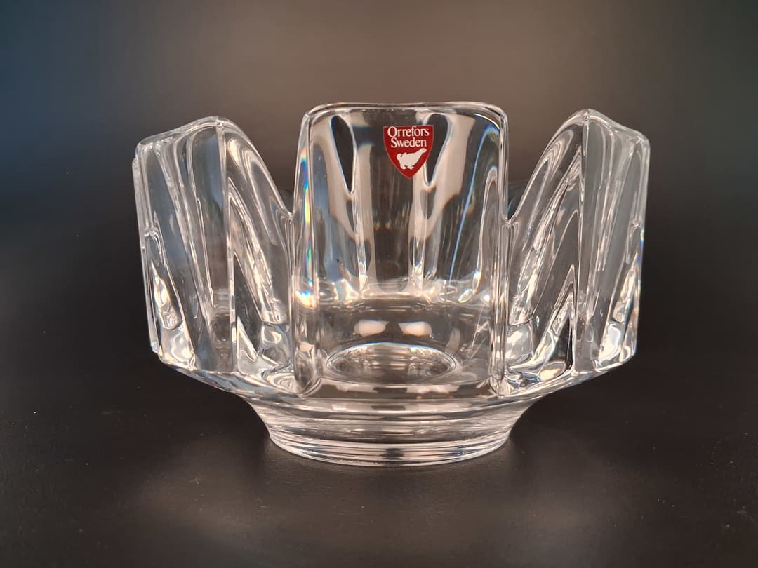 LARS HELLSTEN. Skål, "Corona". signerad. Orrefors.