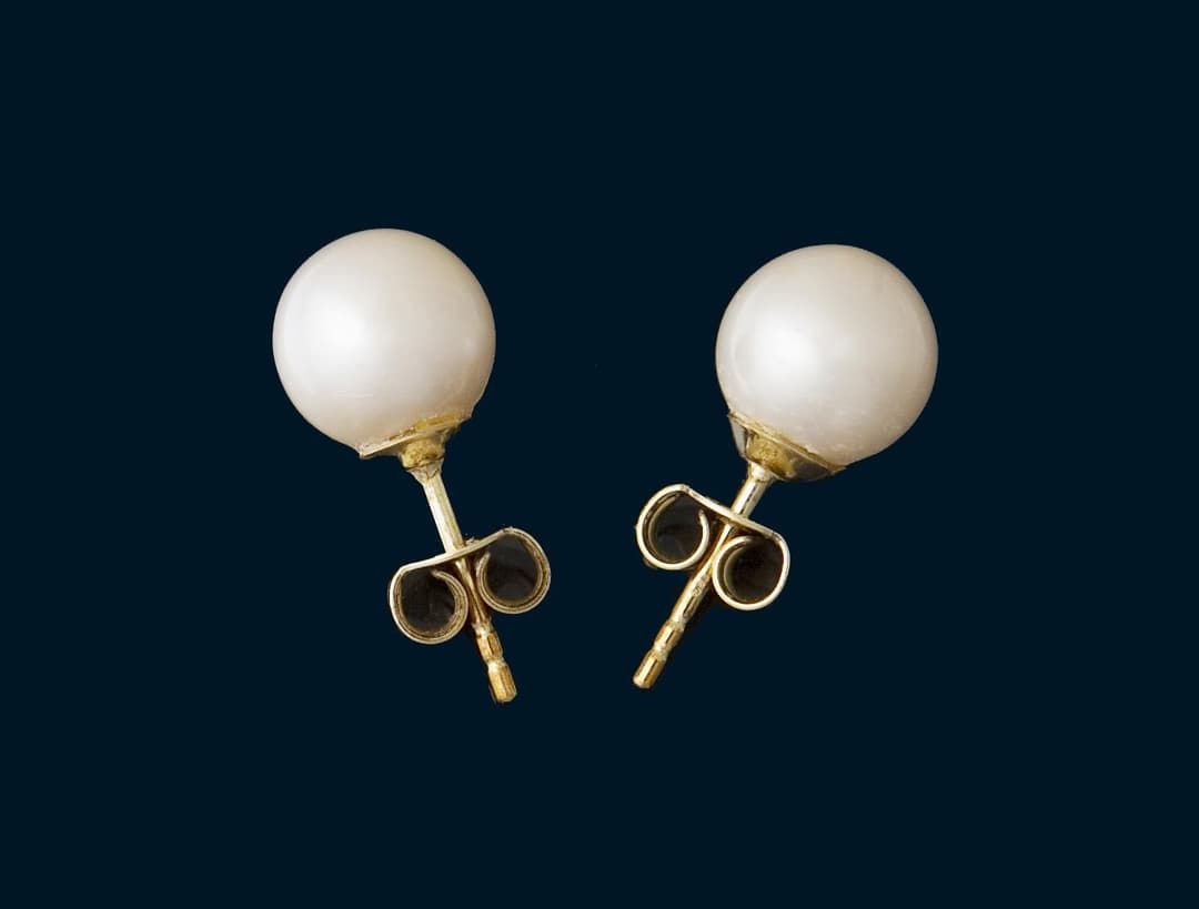 Pair of pearl stud earrings.