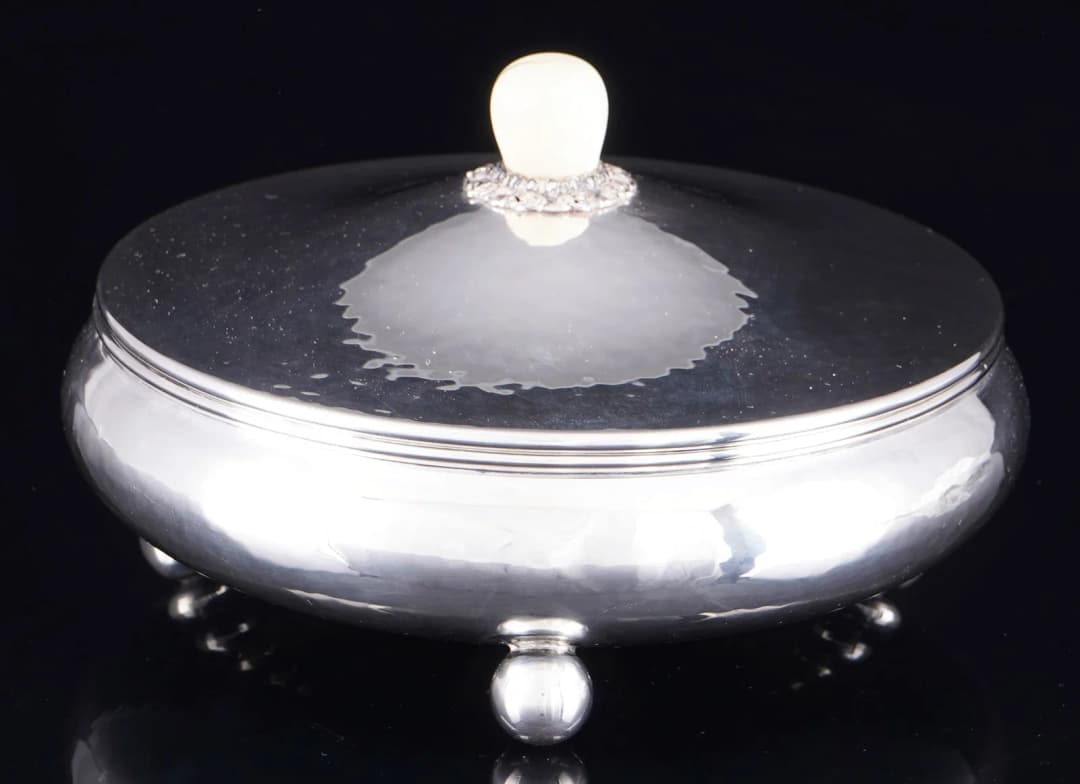 835 Silver Art Deco Hammered lidded box - Adolf Kander
