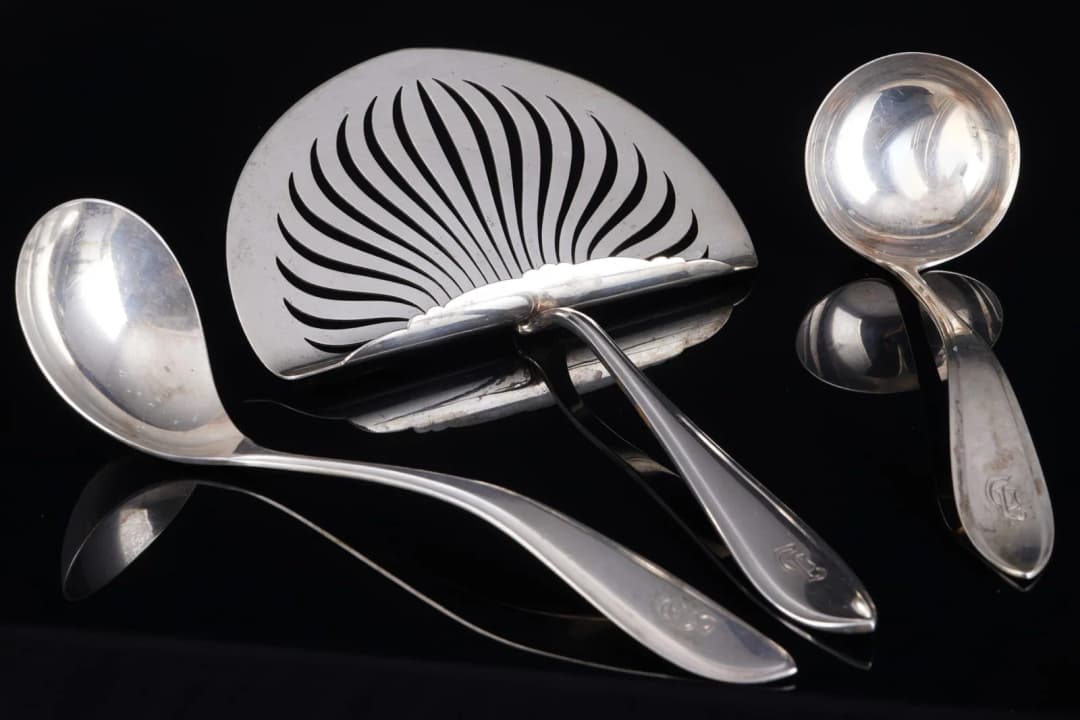 Netherlands 833 Silver Art Deco Fish Server with 2 Sauce Ladles -