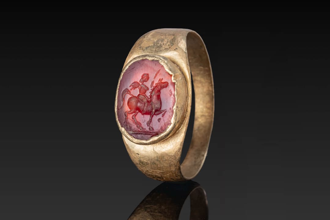 GREEK CARNELIAN INTAGLIO OF EROS RIDING A HORSE IN GOLD RING