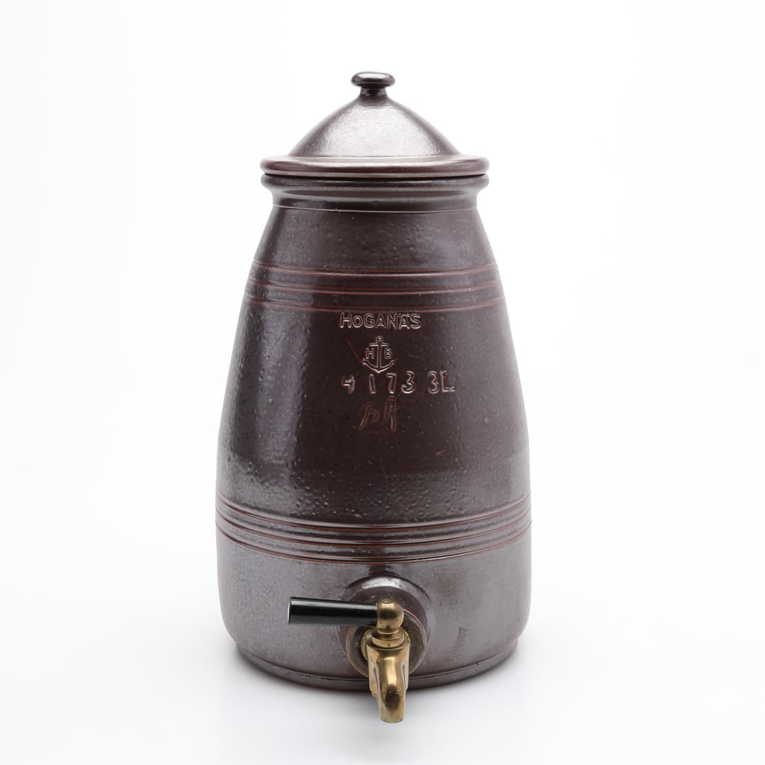 SVEN BOLIN, KRUS MED TAPPKRAN, Höganäs, saltglaserat stengods. 3 liter.