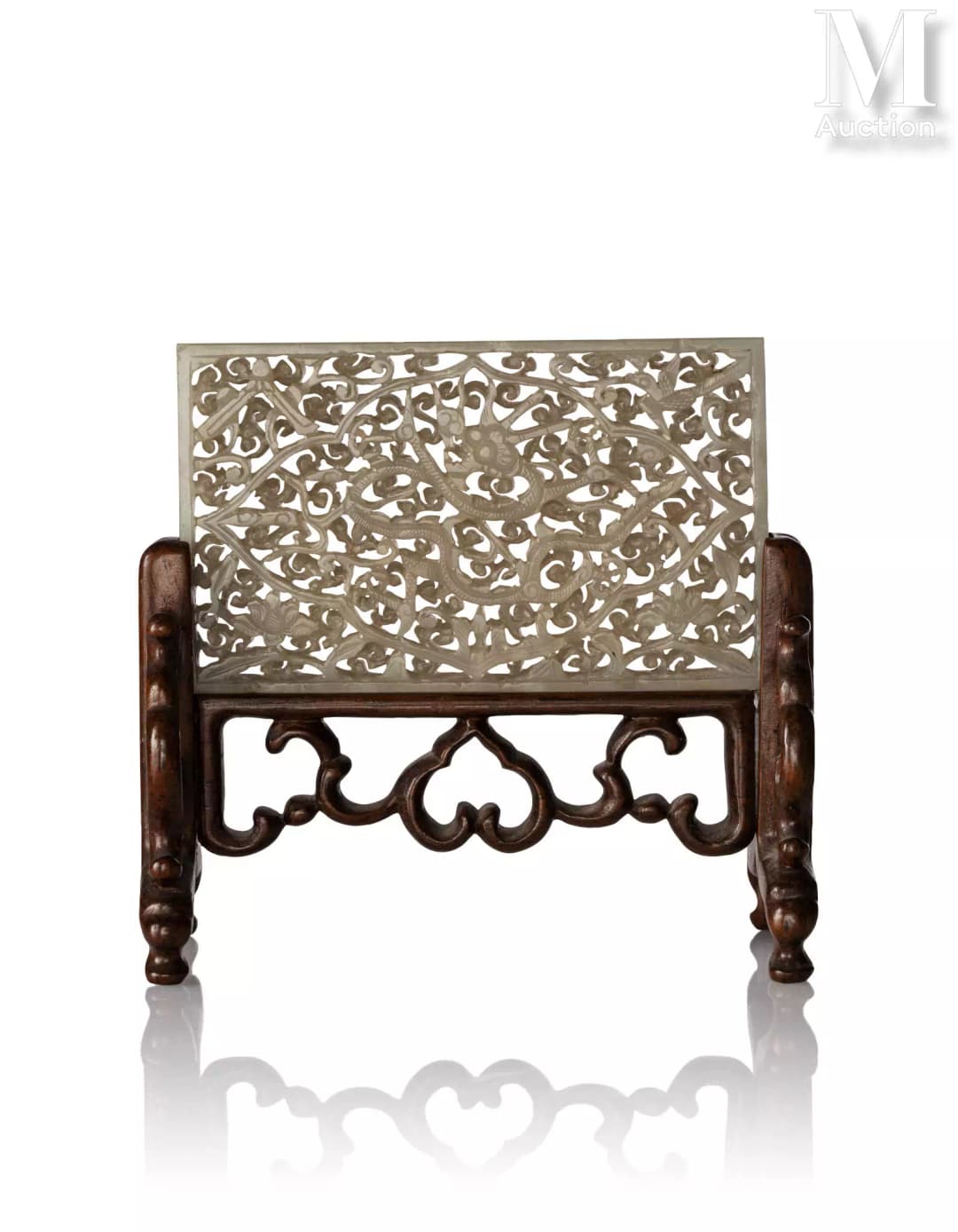 ƒ CHINE, Dynastie Ming, XVIIe siècle Rare plaque en jade céladon