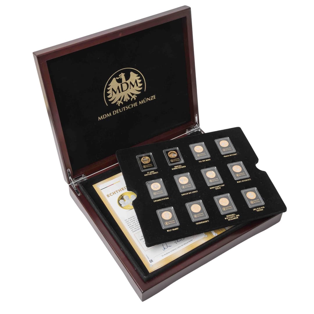 24 modern geprägte Medaillen aus Gold mit Bezug zur deutschen Nac