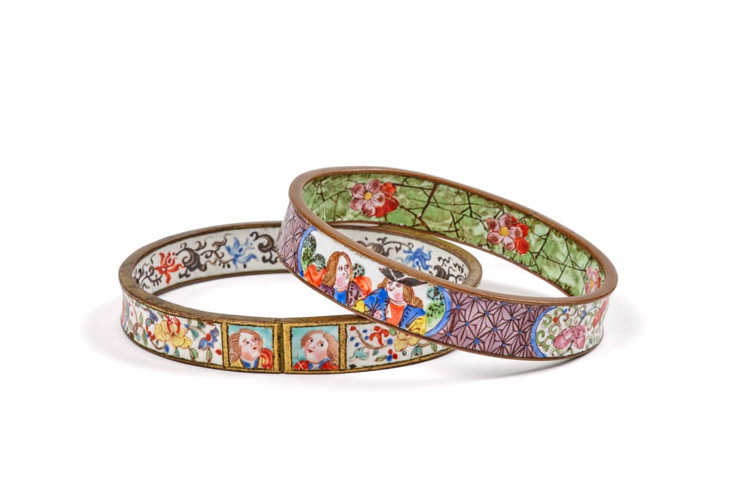 DEUX BRACELETS EN CUIVRE ET ÉMAUX PEINTS, Chine, dynastie Qing, XVIIIe–XIXe