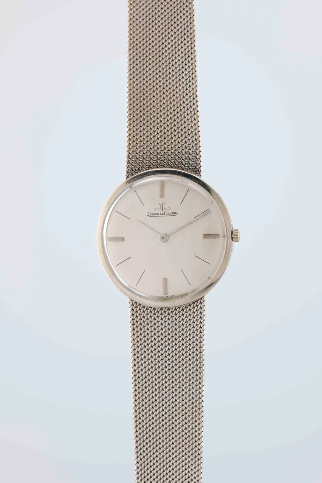 JAEGER-LECOULTRE Smoking watch. Circa: 1960. Case: round in 750/1000