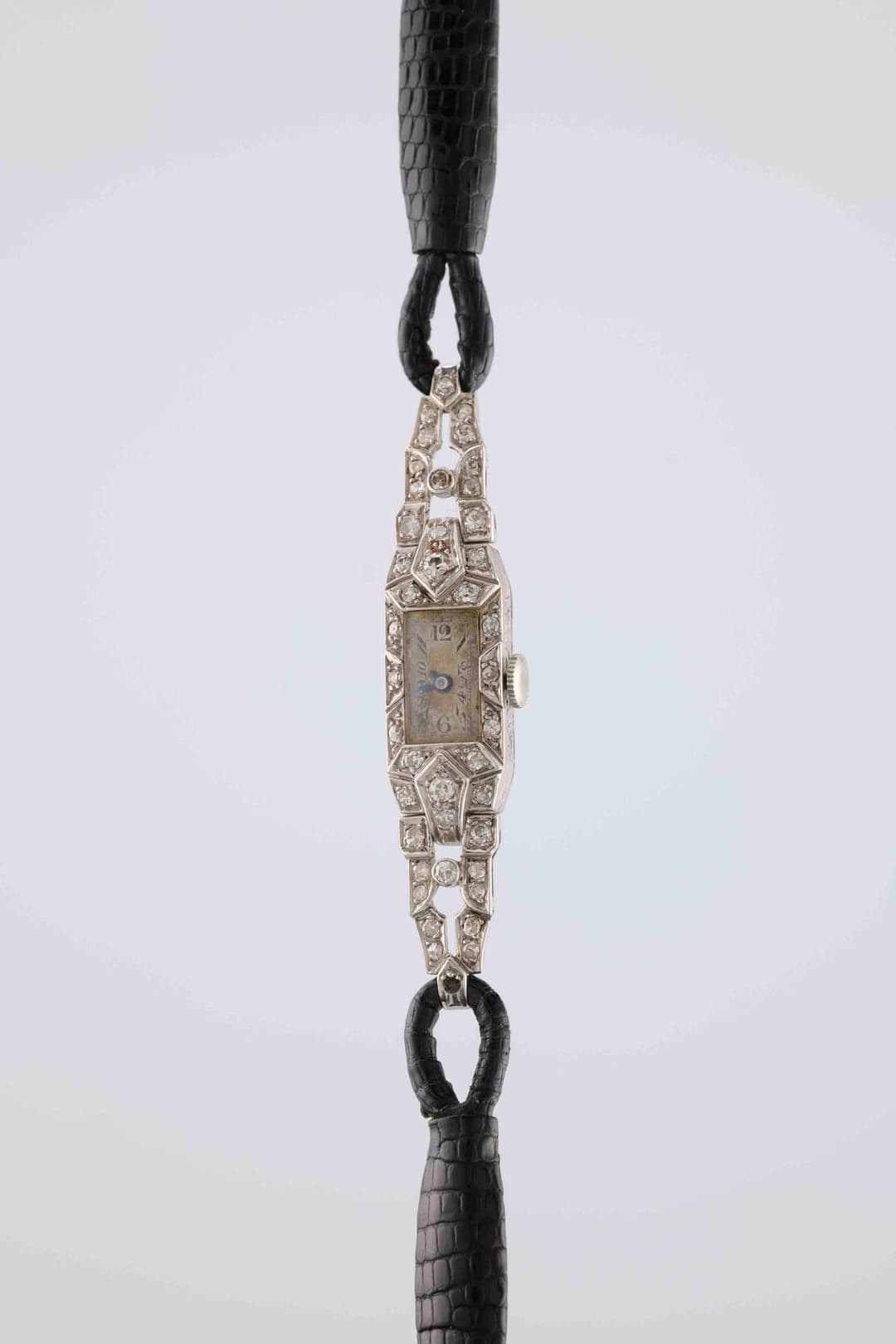 ART DÉCO Cocktail watch. Circa 1930. Case: rectangular in 950/1000