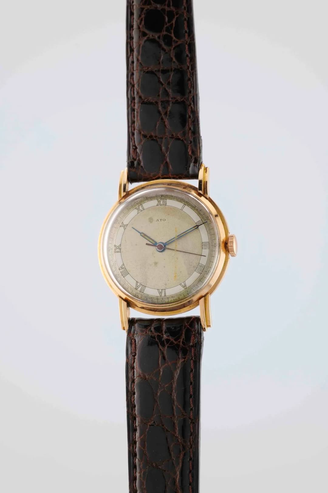 ATO Ref : 116 Circa: 1950. Case: round in 750/1000 rose gold, smooth