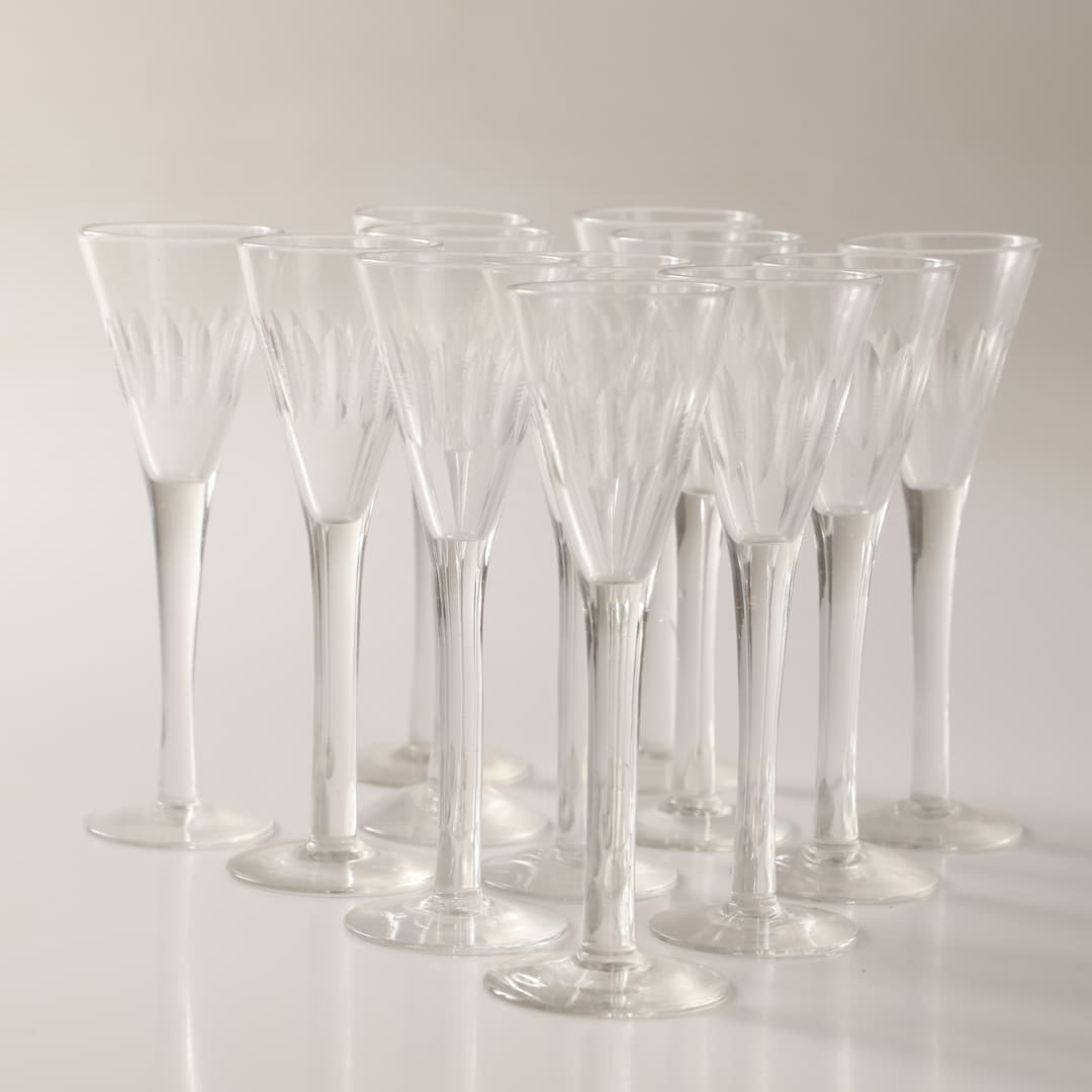 SNAPSGLAS, 12 stycken, fasettslipade, 1900-tal.